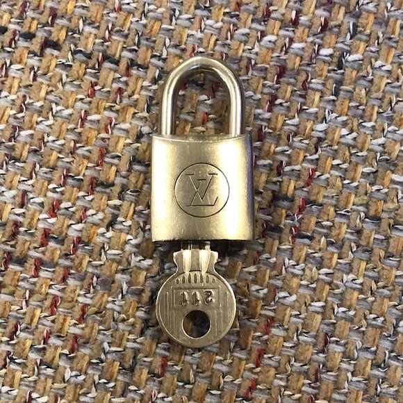 Vintage LV Louis Vuitton Padlock Lock & Key 211 - Picture 11 of 13